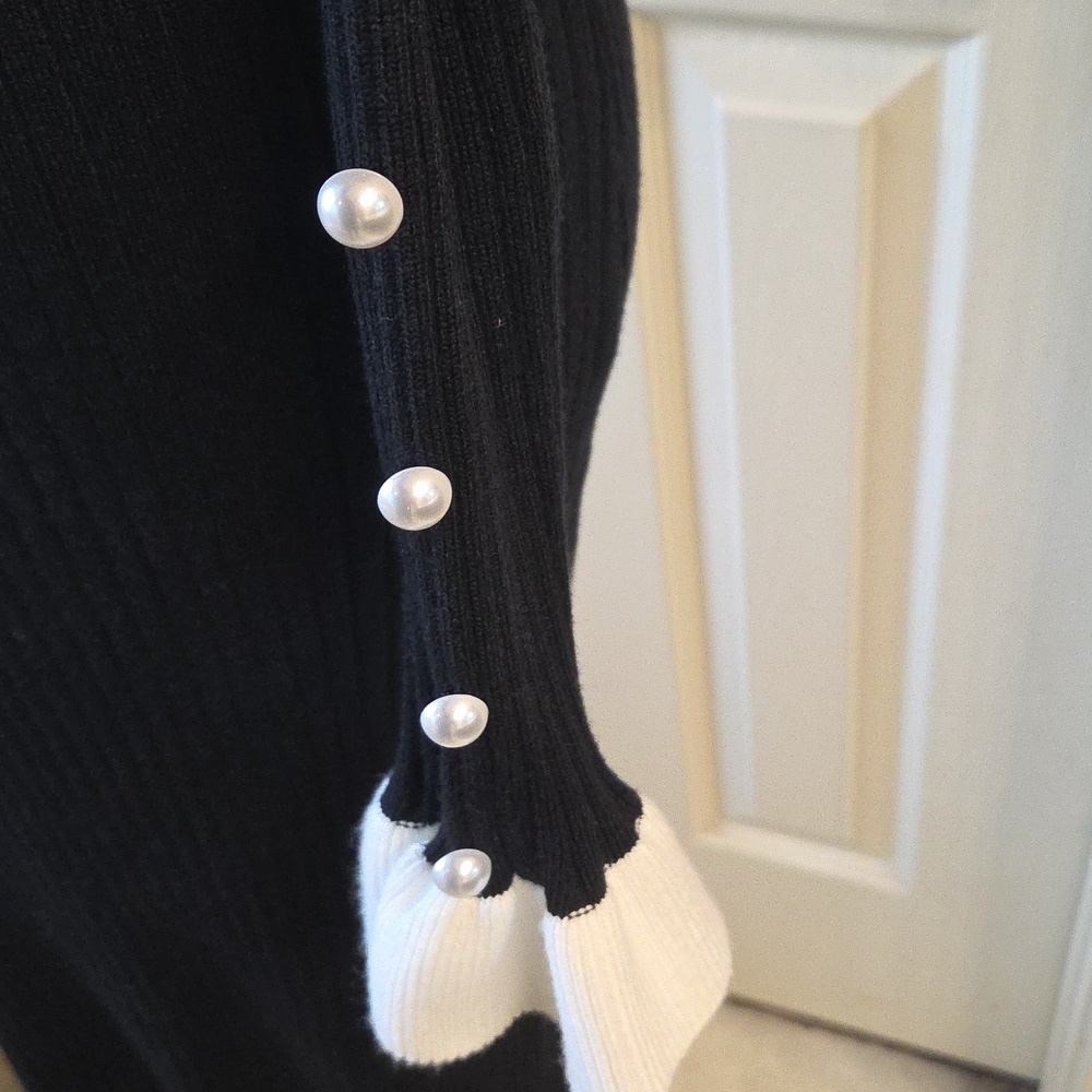 Chic Black and White Long Sleeve Dress - Picture 12 of 16